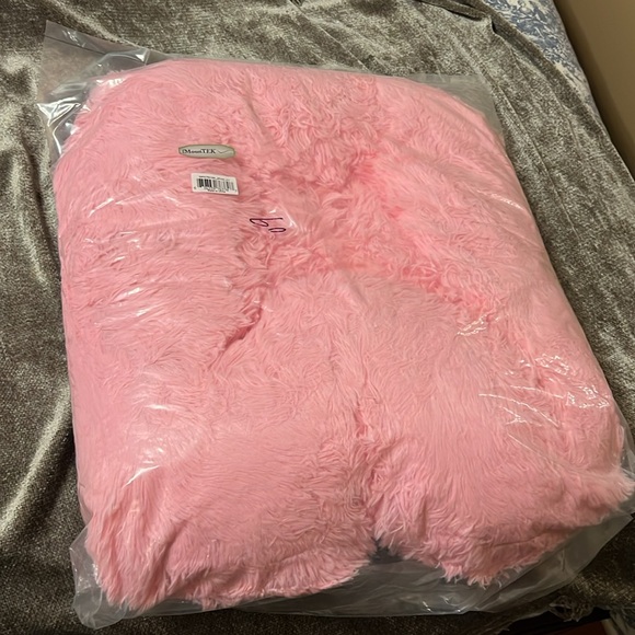 Fresh Fab Finds Pet Dog Bed Soft Warm Fleece in Pink, Size M/L, New - Picture 2 of 6